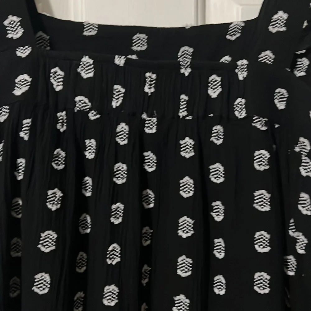 *NEW* LOFT Black & White Flutter Sleeve Dress Size L - Picture 5 of 9